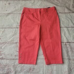 White House Black Market Essential Stretch Crop Size 6 NWT